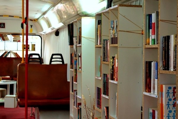 Bibliothek im Trolleybus