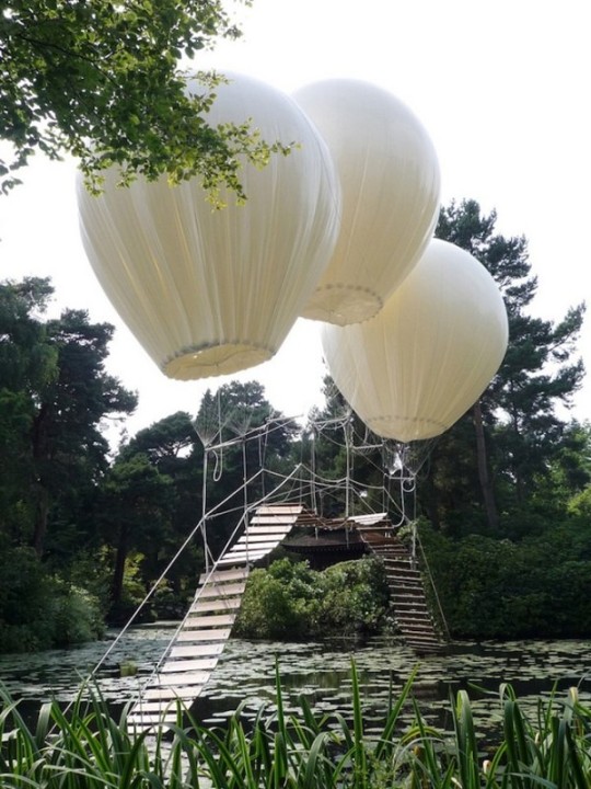 Haengebruecke auf den Luftballons