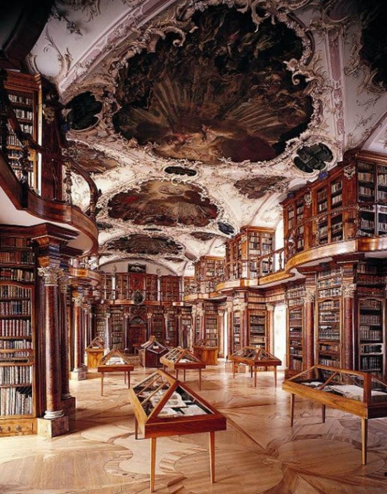 Stiftsbibliothek St. Gallen in der Schweiz 1